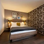 V Boutique 4*