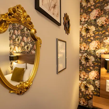 V Boutique ホテル 4*