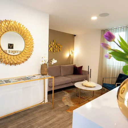 V Boutique ホテル 4*