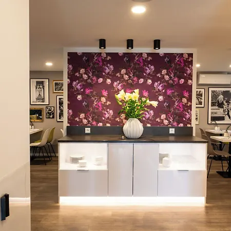 V Boutique 4*